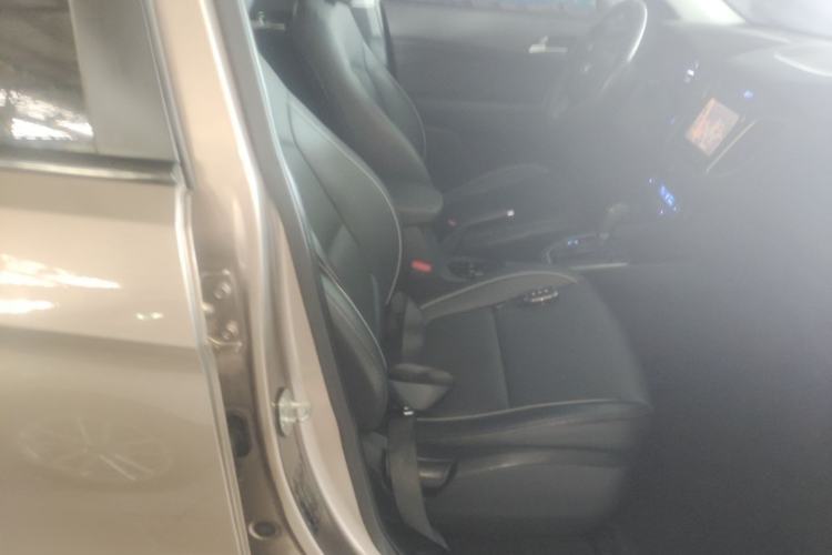 Used Hyundai ix25 2015 1.6L Automatic Two-Wheel-Drive Deluxe DLX Model Right Front Seat