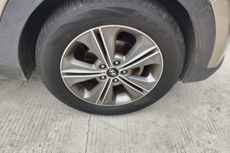 Used Hyundai ix25 2015 1.6L Automatic Two-Wheel-Drive Deluxe DLX Model Right Front Wheel Hub