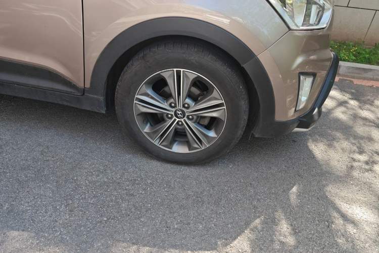Used Hyundai ix25 2015 1.6L Automatic Two-Wheel Drive Smart GLS Trim Right Front Wheel Hub