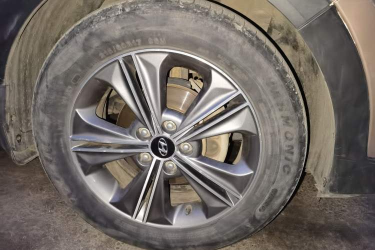 Used Hyundai ix25 2015 1.6L Automatic Two-Wheel Drive Smart GLS Trim Right Front Wheel Hub