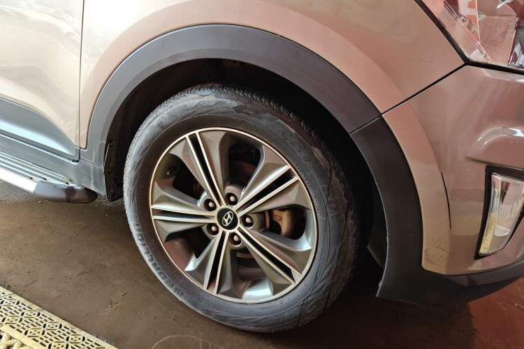 Used Hyundai ix25 2015 1.6L Automatic Two-Wheel Drive Smart GLS Trim Right Front Wheel Hub