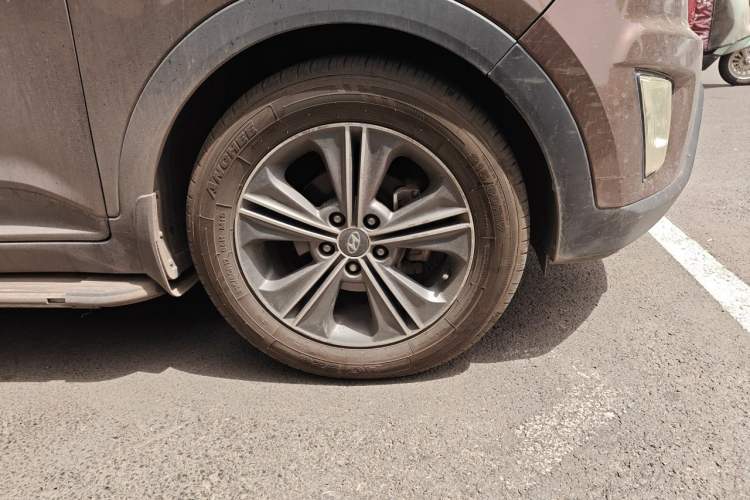 Used Hyundai ix25 2015 1.6L Automatic Two-Wheel Drive Smart GLS Trim Right Front Wheel Hub