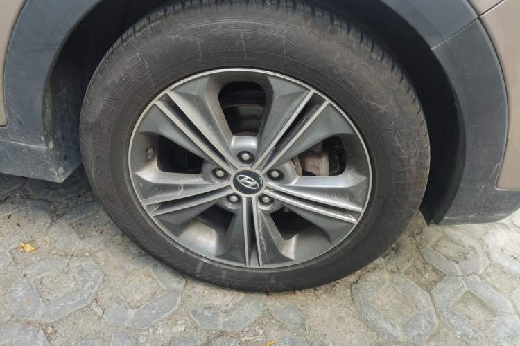 Used Hyundai ix25 2015 1.6L Automatic Two-Wheel-Drive Deluxe DLX Model Right Front Wheel Hub