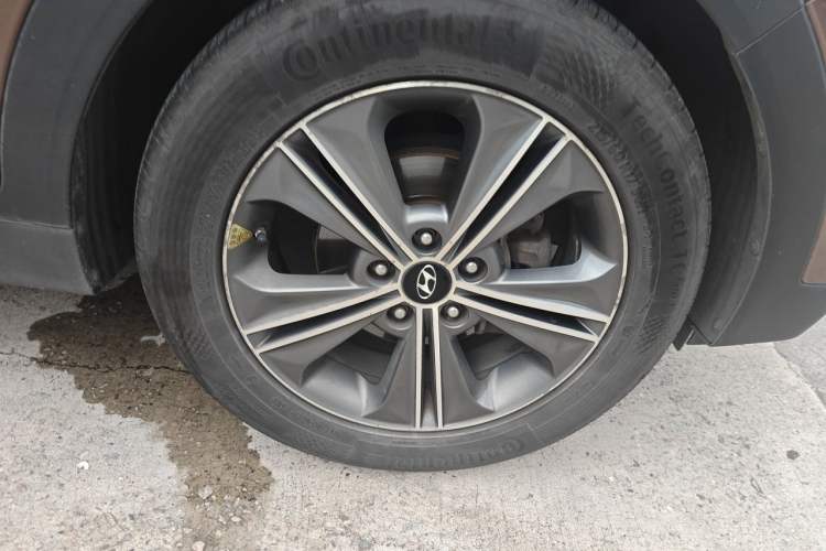 Used Hyundai ix25 2015 1.6L Automatic Two-Wheel Drive Smart GLS Trim Right Front Wheel Hub