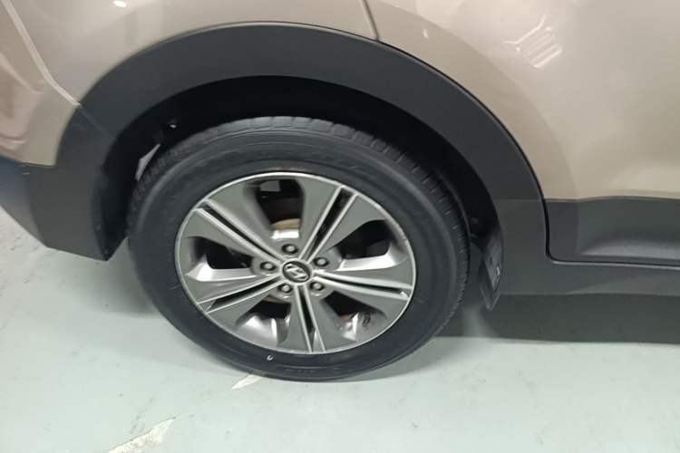 Used Hyundai ix25 2015 1.6L Automatic Two-Wheel Drive Smart GLS Trim Right Rear Wheel Hub