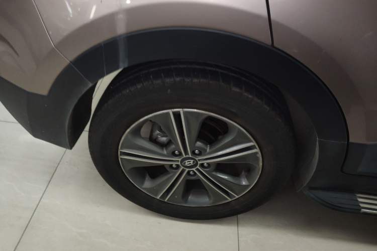 Used Hyundai ix25 2015 1.6L Automatic Two-Wheel Drive Smart GLS Trim Right Rear Wheel Hub