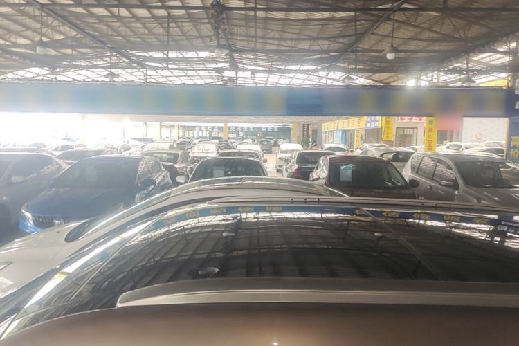 Used Hyundai ix25 2015 1.6L Automatic Two-Wheel-Drive Deluxe DLX Model Roof
