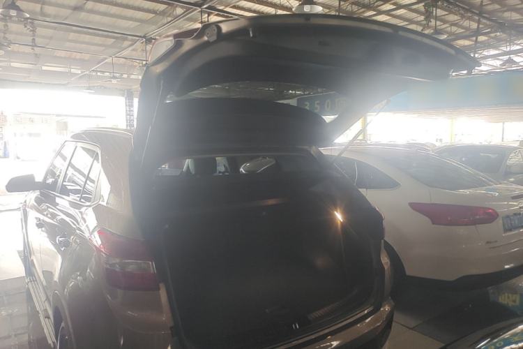 Used Hyundai ix25 2015 1.6L Automatic Two-Wheel-Drive Deluxe DLX Model Trunk