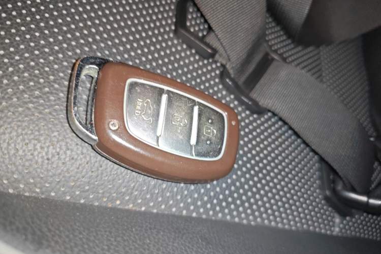 Used Hyundai ix25 2015 1.6L Automatic Two-Wheel Drive Smart GLS Trim Vehicle Key