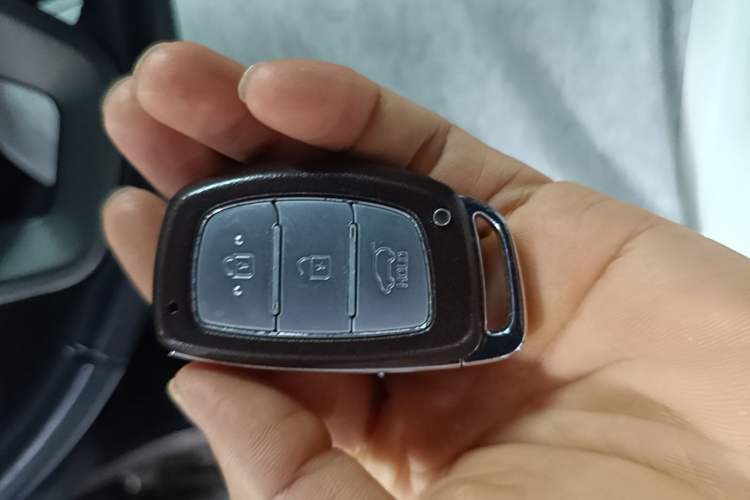 Used Hyundai ix25 2015 1.6L Automatic Two-Wheel Drive Smart GLS Trim Vehicle Key