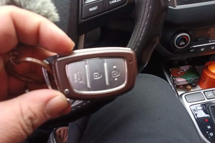 Used Hyundai ix25 2015 2.0L Automatic Two-Wheel Drive Intelligent GLS Vehicle Key