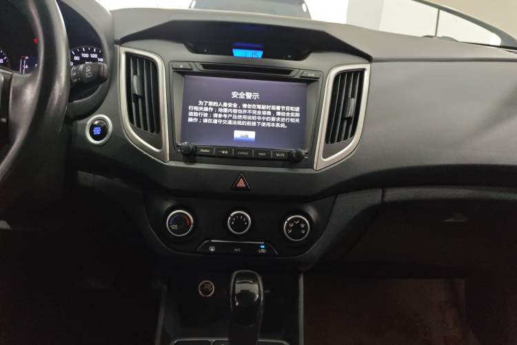 Used Hyundai ix25 2015 1.6L Automatic Two-Wheel Drive Smart GLS Trim Audio And AC Panel