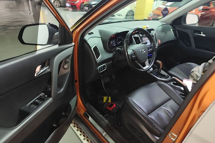 Used Hyundai ix25 2015 1.6L Automatic Two-Wheel-Drive Deluxe DLX Model Driver Seat