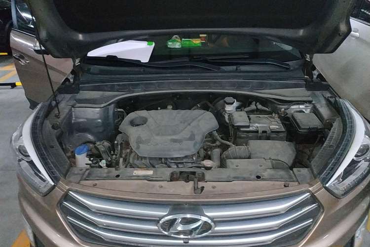 Used Hyundai ix25 2015 1.6L Automatic Two-Wheel-Drive Deluxe DLX Model Engine Bay