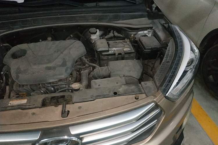 Used Hyundai ix25 2015 1.6L Automatic Two-Wheel-Drive Deluxe DLX Model Engine Bay Left