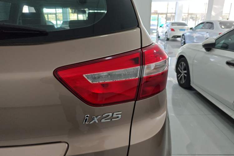 Used Hyundai ix25 2015 1.6L Automatic Two-Wheel Drive Smart GLS Trim Exterior 6