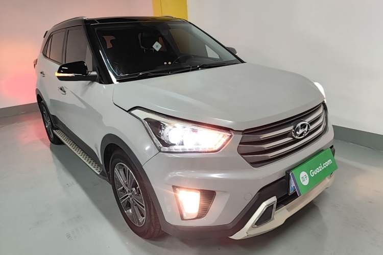 Used Hyundai ix25 2015 1.6L Automatic Two-Wheel-Drive Deluxe DLX Model Front Right 45 Deg