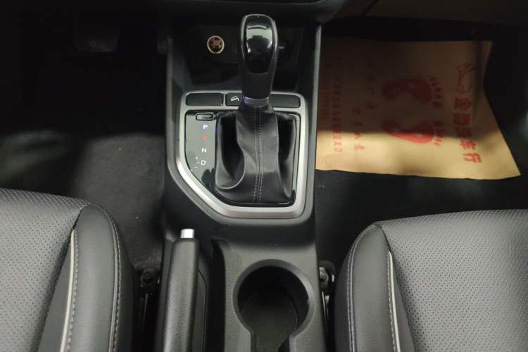 Used Hyundai ix25 2015 1.6L Automatic Two-Wheel Drive Smart GLS Trim Gear Lever
