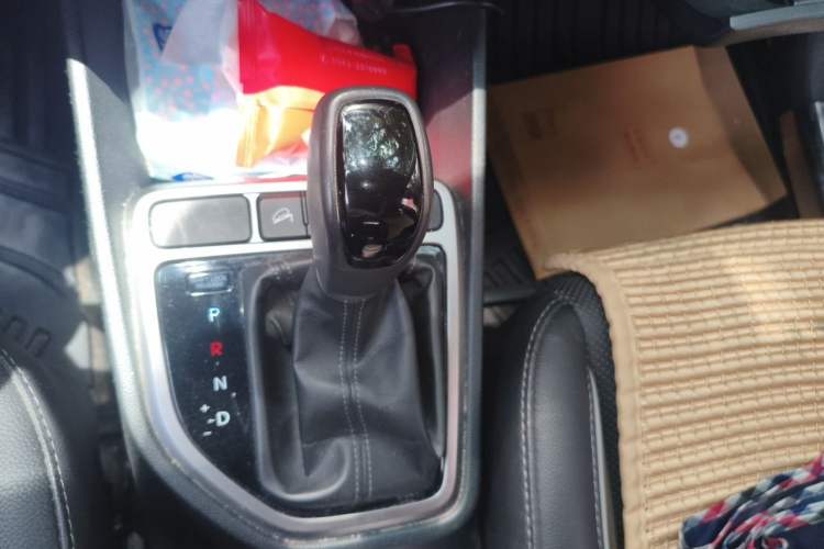 Used Hyundai ix25 2015 1.6L Automatic Two-Wheel-Drive Deluxe DLX Model Gear Lever