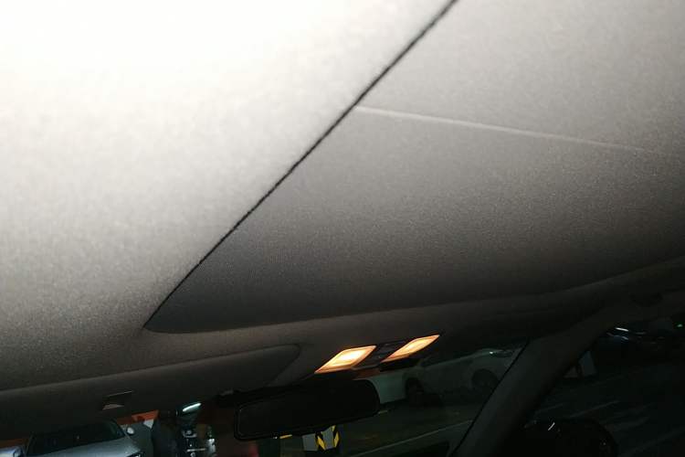 Used Hyundai ix25 2015 1.6L Automatic Two-Wheel-Drive Deluxe DLX Model Headliner
