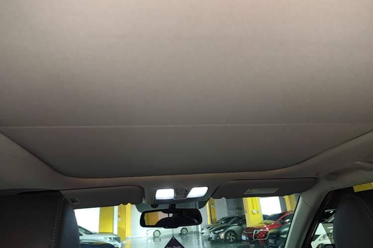 Used Hyundai ix25 2015 1.6L Automatic Two-Wheel-Drive Deluxe DLX Model Headliner