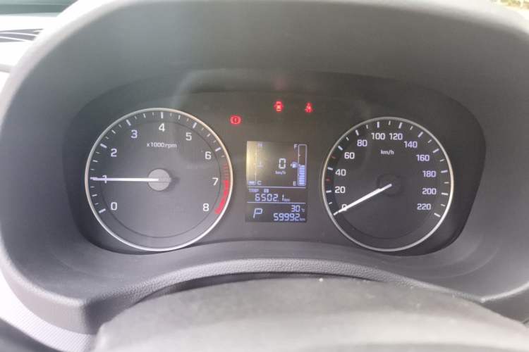 Used Hyundai ix25 2015 1.6L Automatic Two-Wheel-Drive Deluxe DLX Model Instrument Cluster