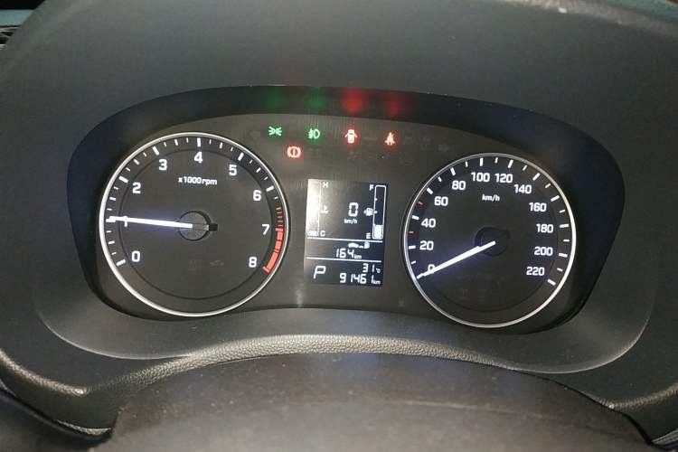 Used Hyundai ix25 2015 1.6L Automatic Two-Wheel-Drive Deluxe DLX Model Instrument Cluster