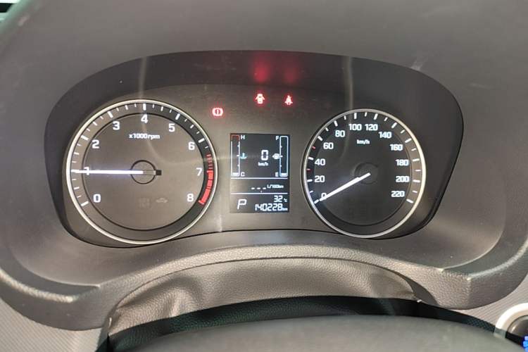 Used Hyundai ix25 2015 1.6L Automatic Two-Wheel-Drive Deluxe DLX Model Instrument Cluster