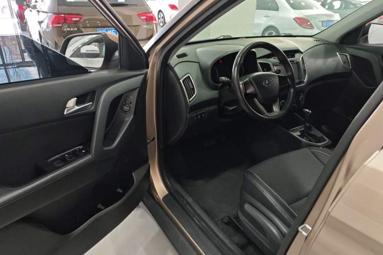 Used Hyundai ix25 2015 1.6L Automatic Two-Wheel Drive Smart GLS Trim Interior 3