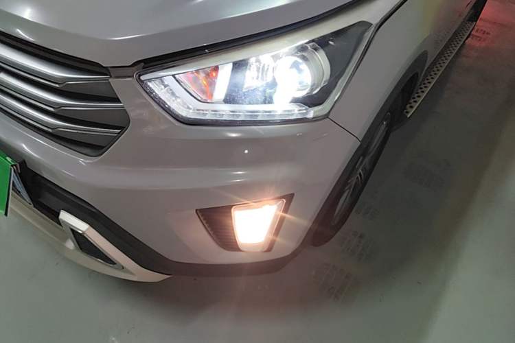 Used Hyundai ix25 2015 1.6L Automatic Two-Wheel-Drive Deluxe DLX Model Left Front Headlight