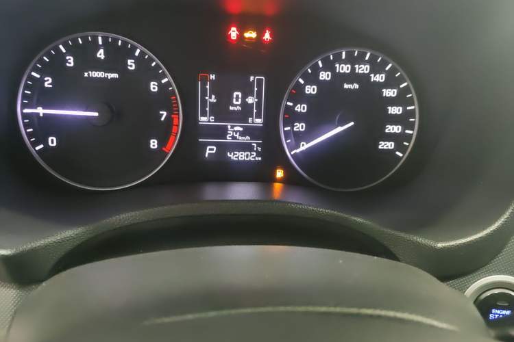 Used Hyundai ix25 2015 1.6L Automatic Two-Wheel Drive Smart GLS Trim Odometer Close Up