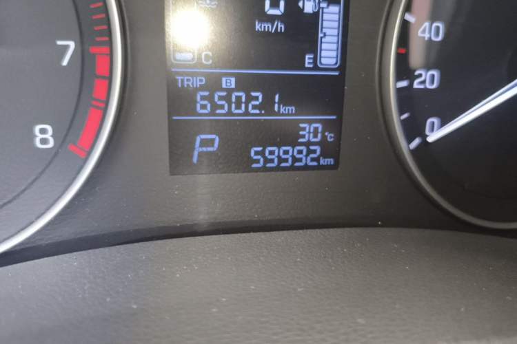 Used Hyundai ix25 2015 1.6L Automatic Two-Wheel-Drive Deluxe DLX Model Odometer Close Up
