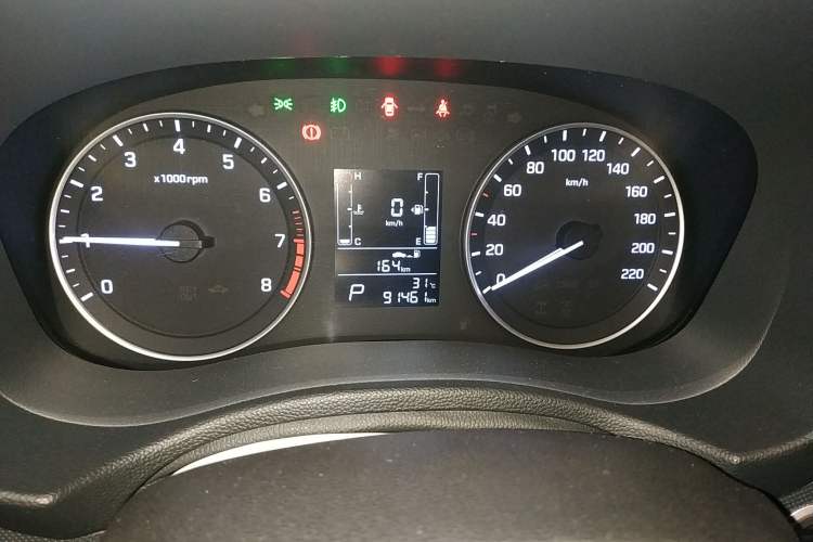 Used Hyundai ix25 2015 1.6L Automatic Two-Wheel-Drive Deluxe DLX Model Odometer Close Up