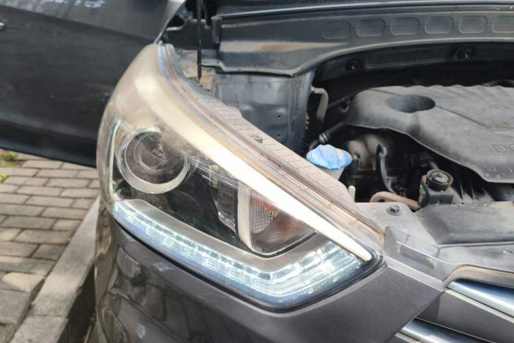 Used Hyundai ix25 2015 1.6L Automatic Two-Wheel-Drive Deluxe DLX Model Right Front Headlight
