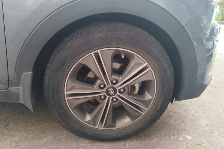 Used Hyundai ix25 2015 1.6L Automatic Two-Wheel-Drive Deluxe DLX Model Right Front Wheel Hub