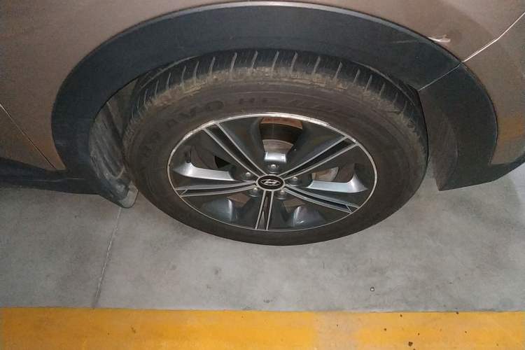Used Hyundai ix25 2015 1.6L Automatic Two-Wheel-Drive Deluxe DLX Model Right Front Wheel Hub
