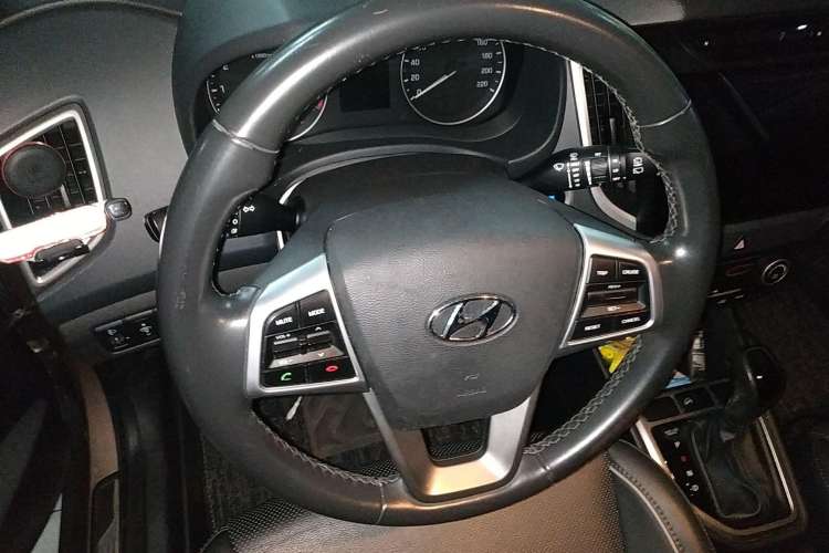 Used Hyundai ix25 2015 1.6L Automatic Two-Wheel-Drive Deluxe DLX Model Steering Wheel