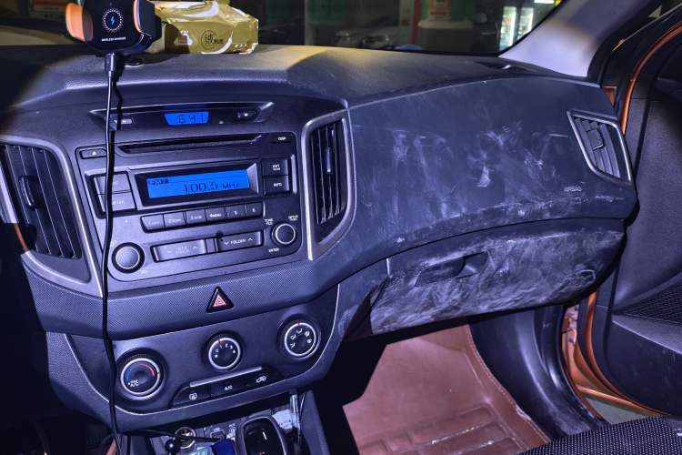 Used Hyundai ix25 2015 1.6L Automatic Two-Wheel Drive Smart GLS Trim Audio And AC Panel