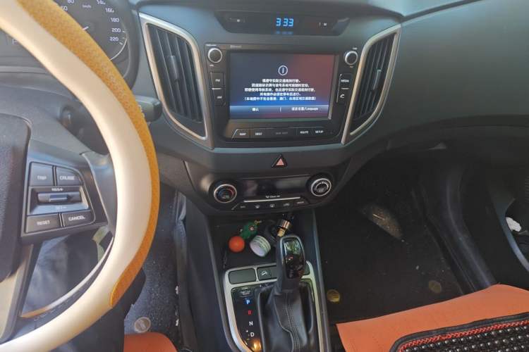 Used Hyundai ix25 2015 1.6L Automatic Two-Wheel-Drive Deluxe DLX Model Audio And AC Panel