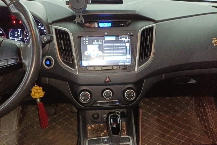 Used Hyundai ix25 2015 1.6L Automatic Two-Wheel Drive Smart GLS Trim Audio And AC Panel