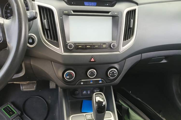 Used Hyundai ix25 2015 1.6L Automatic Two-Wheel Drive Smart GLS Trim Audio And AC Panel