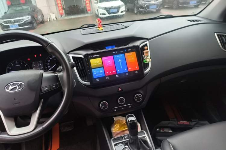 Used Hyundai ix25 2015 1.6L Automatic Two-Wheel Drive Smart GLS Trim Audio And AC Panel