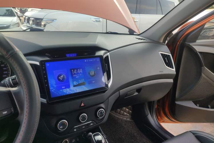Used Hyundai ix25 2015 1.6L Automatic Two-Wheel Drive Smart GLS Trim Audio And AC Panel