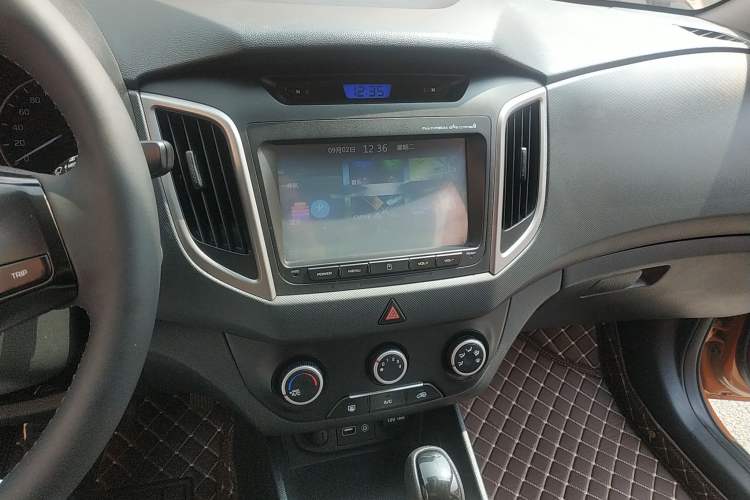 Used Hyundai ix25 2015 1.6L Automatic Two-Wheel Drive Smart GLS Trim Audio And AC Panel