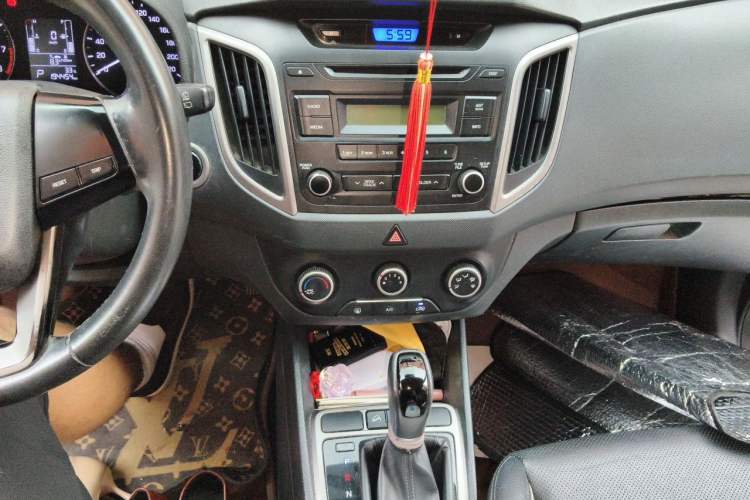 Used Hyundai ix25 2015 1.6L Automatic Two-Wheel Drive Smart GLS Trim Audio And AC Panel