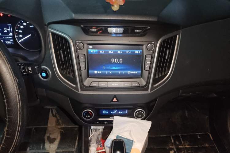 Used Hyundai ix25 2015 1.6L Automatic Two-Wheel-Drive Deluxe DLX Model Audio And AC Panel