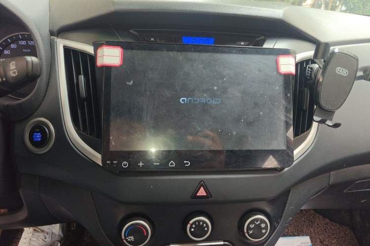 Used Hyundai ix25 2015 1.6L Automatic Two-Wheel Drive Smart GLS Trim Audio And AC Panel