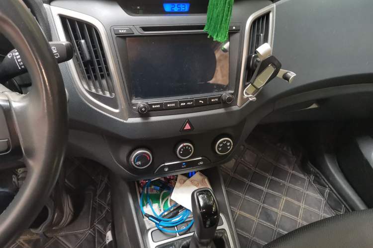 Used Hyundai ix25 2015 1.6L Automatic Two-Wheel Drive Smart GLS Trim Audio And AC Panel
