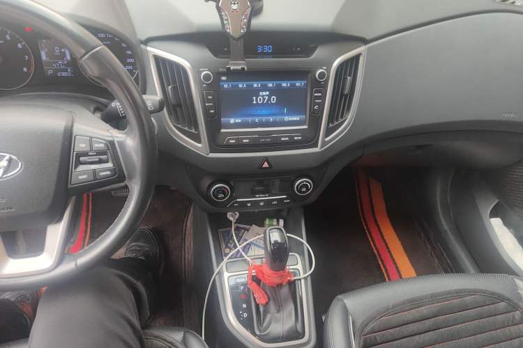 Used Hyundai ix25 2015 1.6L Automatic Two-Wheel-Drive Deluxe DLX Model Audio And AC Panel