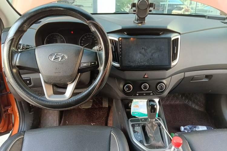 Used Hyundai ix25 2015 1.6L Automatic Two-Wheel Drive Smart GLS Trim Center Console